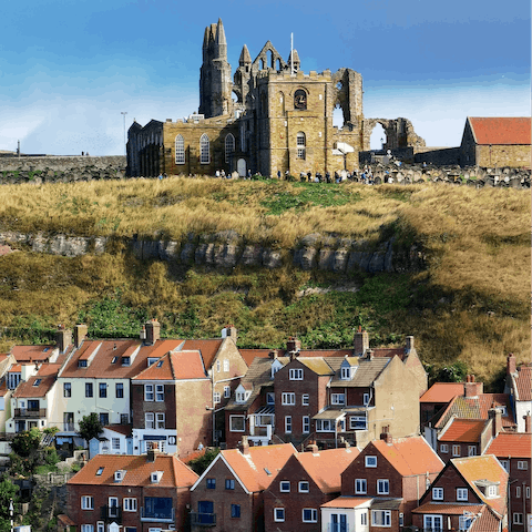 Explore the beautiful coastal town of Whitby from your central base