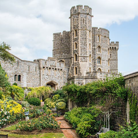 Discover the beauty that surroundings Slough, from bustling  London to quaint Windsor – you're a ten-minute drive from Windsor Castle