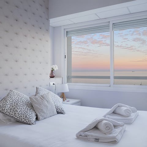Be inspired by the beautiful views while relaxing in the bedroom