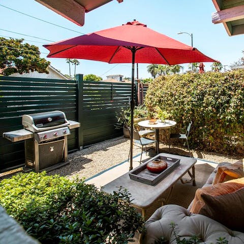 Cook up an all-American meal on the grill and enjoy an alfresco dining experience