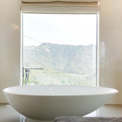 Unwind in the egg-shaped bathtub with a mesmerising backdrop