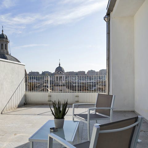 Enjoy a Prosecco on the roof terrace