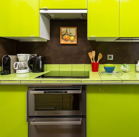Add a certain je ne sais quoi to your cooking – inspired by the lime green kitchen