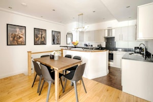 Elegant Mayfair image 7
