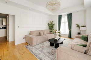 Elegant Mayfair image 4