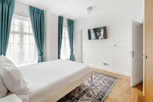 Elegant Mayfair image 2