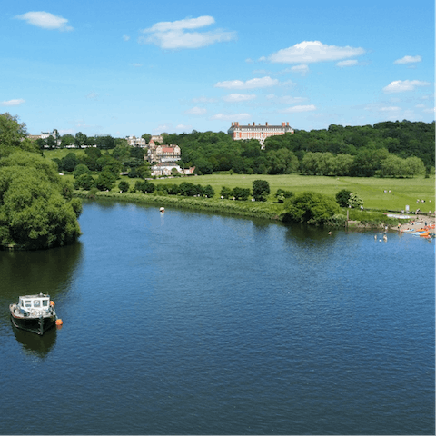 Explore London from the affluent and leafy district of Richmond