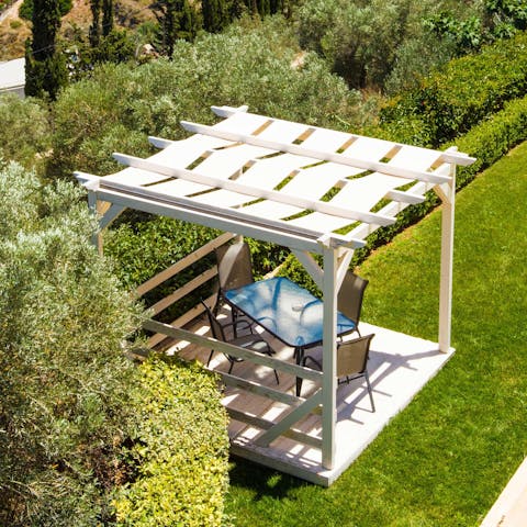 Serve up delicious alfresco meals under the pergola