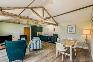 Thames & Timber image 12