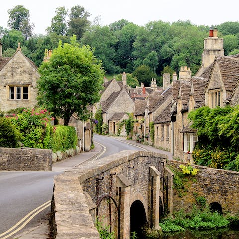 Discover the beauty of Cotswold's villages – Stow-on-the-Wold is just a fifteen-minute drive away