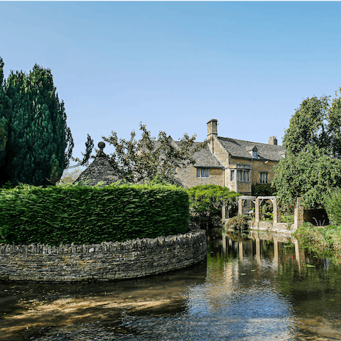 Explore the quaint villages, market towns and rolling green countryside of the Cotswolds