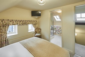 Whispering Pines Cottage image 9