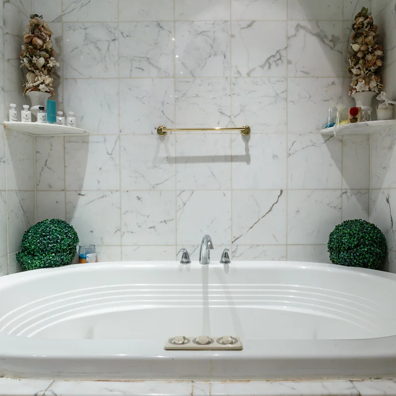 The marble enclosed spa bathtub