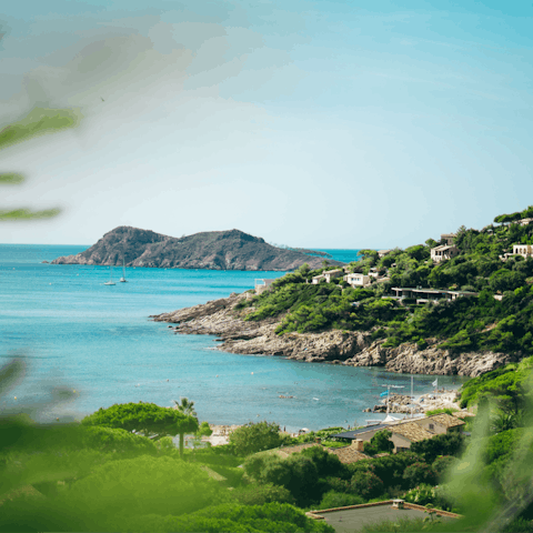 Head down to the gorgeous sandy beaches of the Gulf of Saint-Tropez