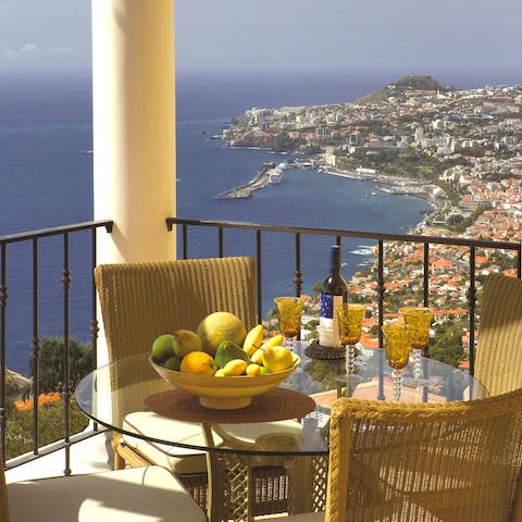 Drink or dine on the balcony and enjoy breathtaking Atlantic Ocean views