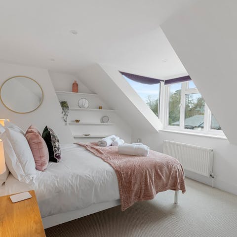 Wake to sunshine pouring into the top floor rooms from bay windows