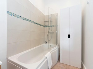 Royal Grandeur image 13