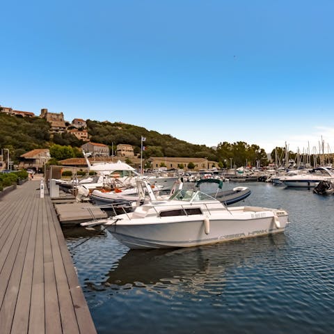 Jump behind the wheel and arrive at Porto Vecchio's seafront in fifteen minutes