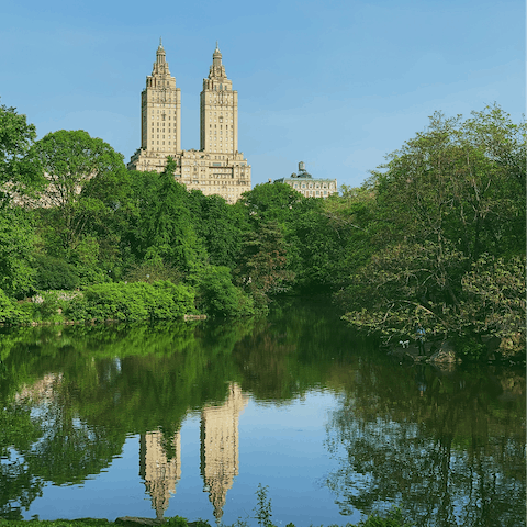 Make the most of your location overlooking the Jacqueline Kennedy Onassis Reservoir in Central Park