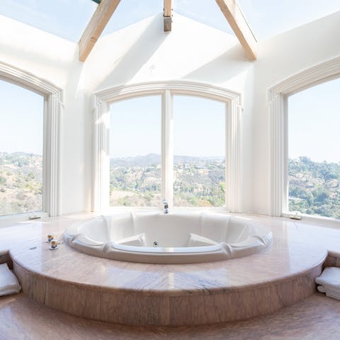 A jacuzzi tub fit for a king