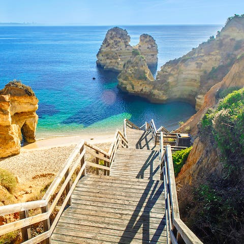 Fine the exquisite beaches of Algarve at the other end of twenty minute drive