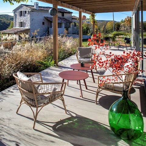 Keep it casual at the coffee tables and chairs beneath the pergola