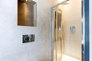 Regent & Brick image 9