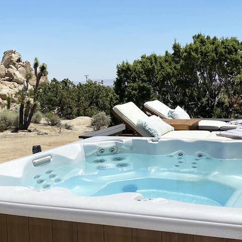 Relax the senses in the hot tub and soak in the desert surroundings