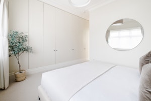 Knightsbridge Square image 14