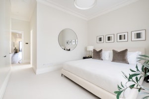 Knightsbridge Square image 13