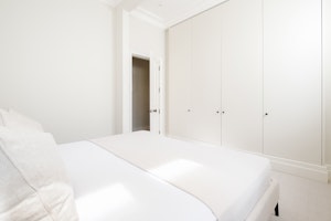Knightsbridge Square image 10