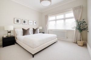 Knightsbridge Square image 7