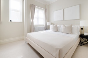 Knightsbridge Square image 5