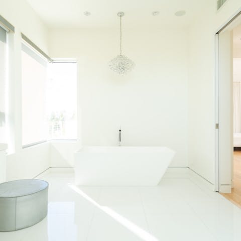End the day with a rejuvenating soak in the free-standing bath