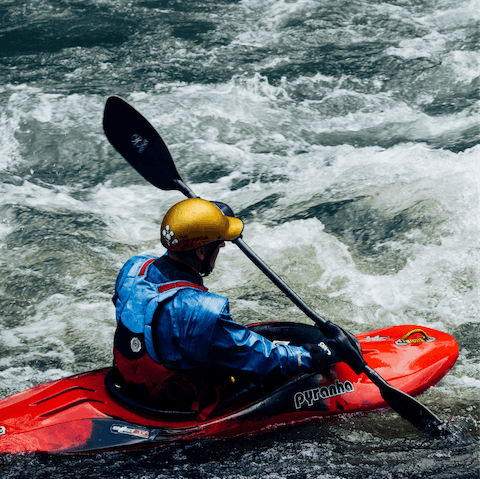 Try your hand at white water kayaking up the Nantahala River, head to Nantahala Outdoor Centre just twelve minutes away by car 