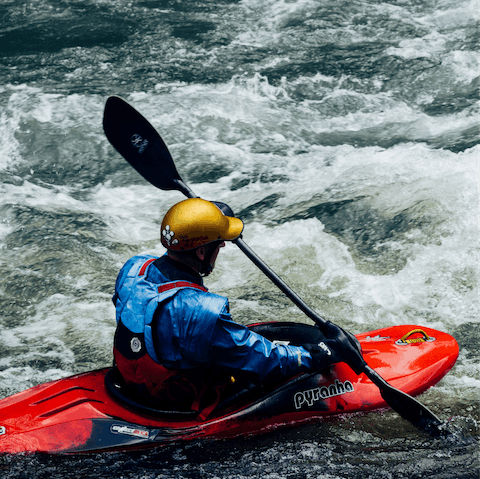 Try your hand at white water kayaking up the Nantahala River, head to Nantahala Outdoor Centre just twelve minutes away by car