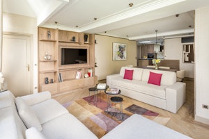 The Eiffel Pad image 9