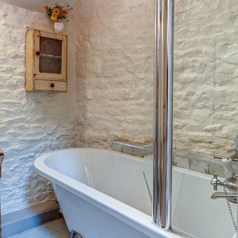 Soak in the tub after a day exploring the Cotswolds