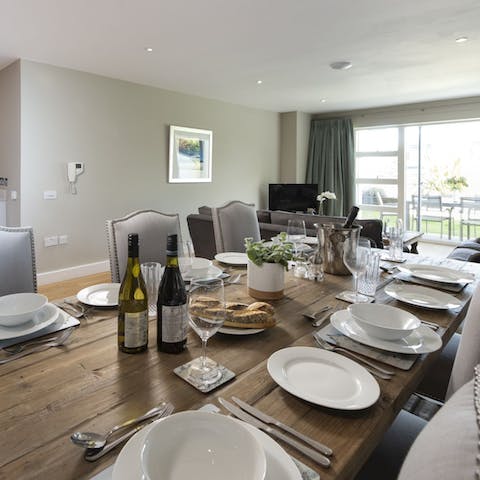 Serve up a formal dinner at the indoor dining area – Sunday roast anyone? 