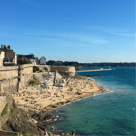 Explore the Emerald Coast and take a day trip to Saint-Malo