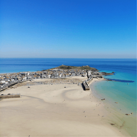 Visit the picturesque fishing harbour of St. Ives, home to the famous Tate gallery