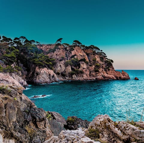 Explore the beautiful coast – your home is just a short drive away from the sandy beaches of Fuengirola and La Cala de Mijas