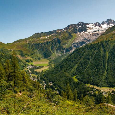 Explore beautiful Argentière – your home is around 7.5km from Chamonix 
