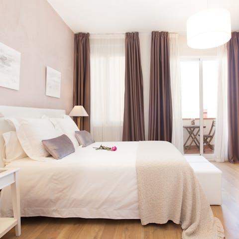 Get a good night's sleep in the comfortable main bedroom and wake up ready to explore Barcelona