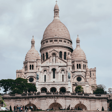 Visit the Sacré Coeur, just 0.9km from the apartment