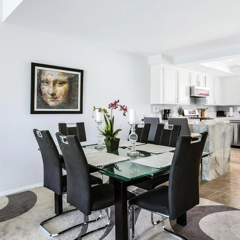 Enjoy elegant dinners together
