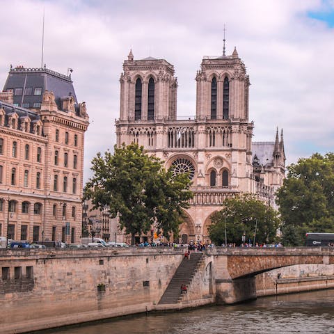 Stay in the Latin Quarter, just ten minutes from Notre Dame