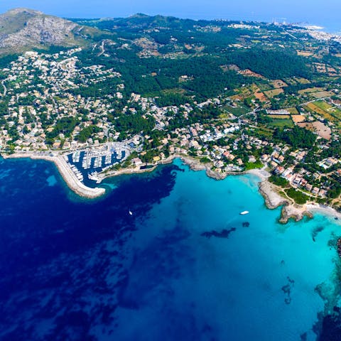Guests found the location of this villa to be ideal, with easy access to shops, restaurants, and beaches.
