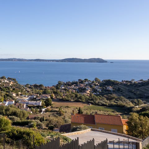 Discover the French Riviera from your picturesque location in Carqueiranne