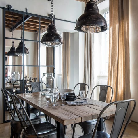 The industrial-chic dining table